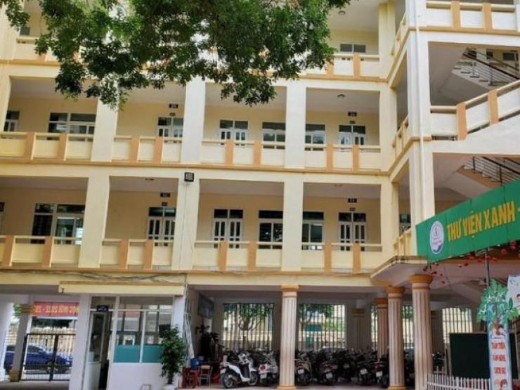 Tin tức trong ngày - Nam sinh lớp 5 rơi từ tầng 4 trường học xuống đất