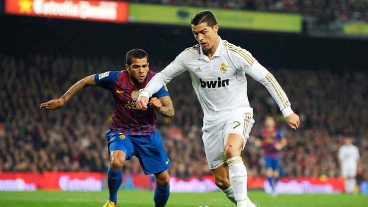Ronaldo bị cựu sao Barca lăng mạ, được “giải oan” vụ gây rối ở MU - 3