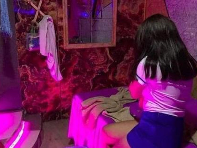 Pháp luật - Bé gái bị đưa lên xe ô tô chở đi phục vụ tại cơ sở massage