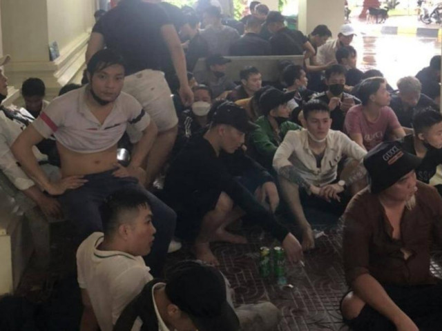 Hàng chục lao động tháo chạy khỏi casino Campuchia về cửa khẩu Mộc Bài