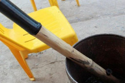 Cãi vã sau bữa tối, chồng dùng điếu cày đánh vợ hờ tử vong