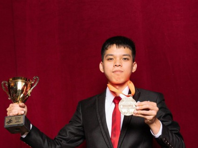 Bạn trẻ - Cuộc sống - Từ máy tính "cùi bắp" tới tấm Huy chương Vàng danh giá tại đấu trường Tin học lớn nhất hành tinh