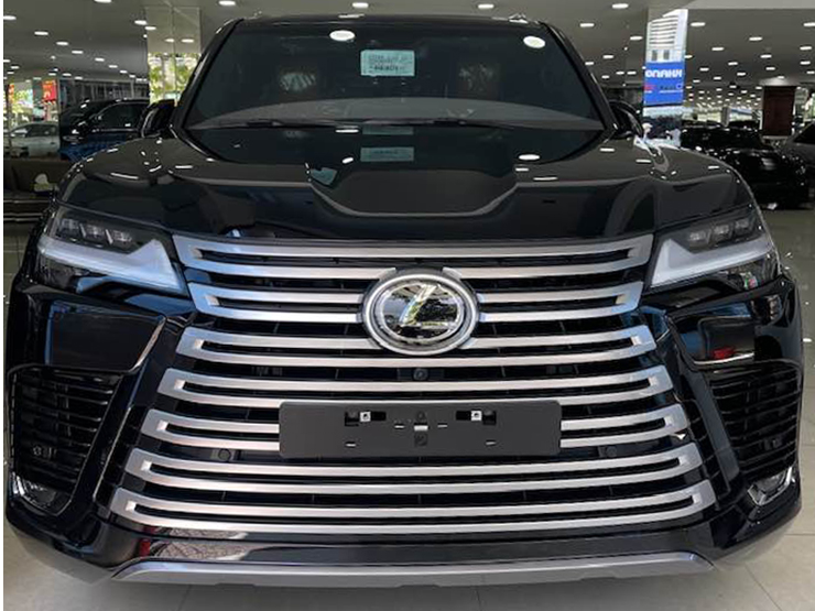 Lexus LX600 phiên bản 4 chỗ tiếp tục về Việt Nam