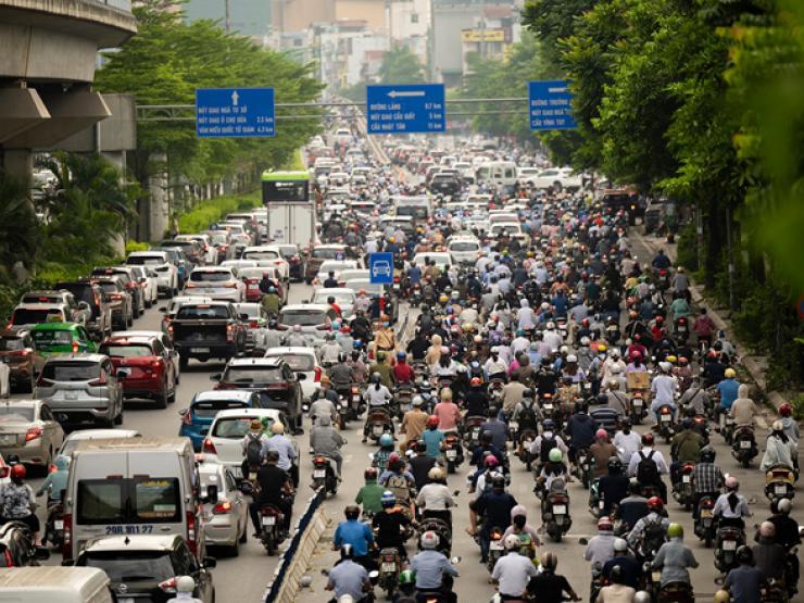 Phân làn tách ô tô, xe máy trên đường Nguyễn Trãi: Đi sai làn bị phạt bao nhiêu tiền?