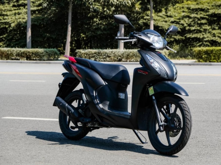 Thế giới xe - Rời hội "xe nhà giàu", Vision đắt hàng như tôm tươi