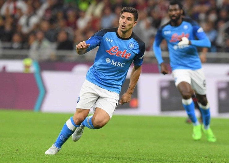 Giovanni Simeone giúp Napoli đánh bại Milan ngay trên San Siro