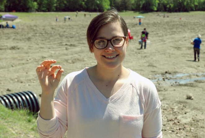 Chuyến du lịch kỳ lạ: Cắm trại, chèo thuyền và... nhặt kim cương - 1