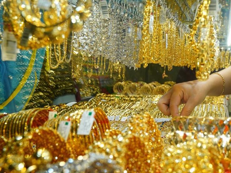 Kinh doanh - Giá vàng hôm nay 20/9: Lên xuống như tàu lượn, dân buôn "nín thở" chờ tin mới