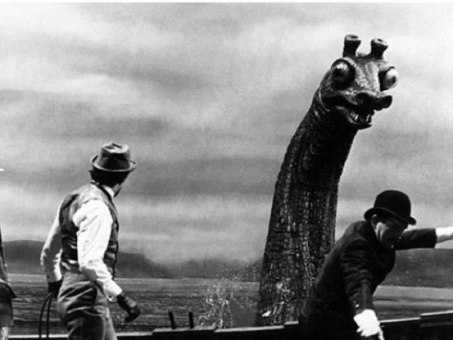 Tìm thấy chiếc tàu chiến nghi bị quái vật hồ Loch Ness tấn công