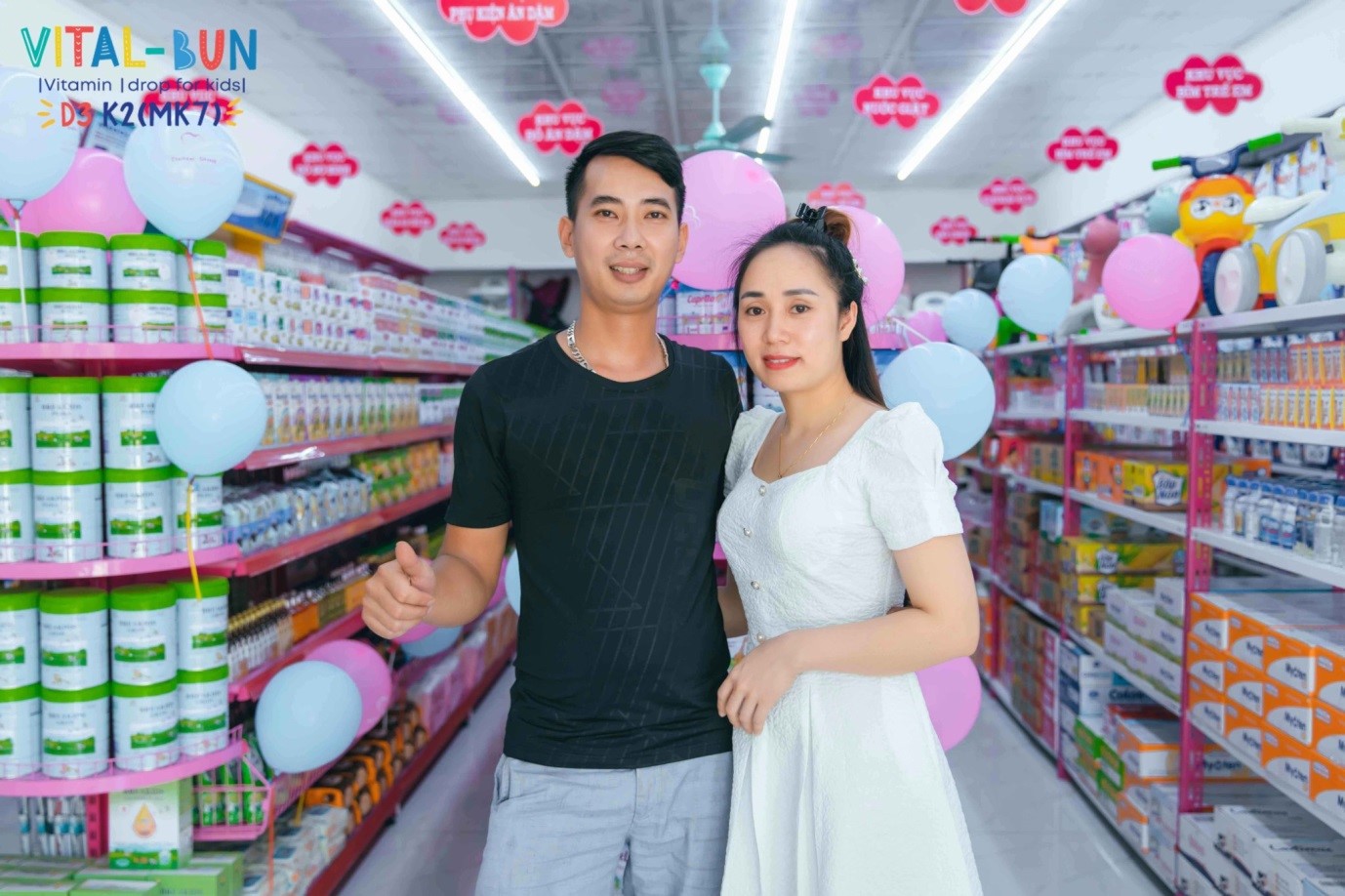 Vợ chồng anh Chính - chị Hường luôn đồng hành cùng nhau xây dựng nên thương hiệu Baby World