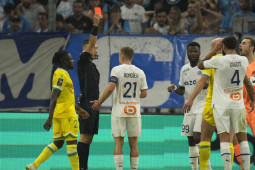 Bóng đá - Kinh hoàng Ligue 1 quá bạo lực với 34 thẻ đỏ, vẫn kém xa giải có Quang Hải thi đấu