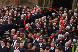 Thế giới - Ông Trump "chê" vị trí ngồi của ông Biden tại lễ viếng Nữ hoàng Anh