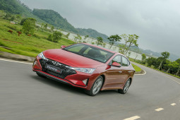 Tin tức ô tô - Giá xe Hyundai Elantra niêm yết và lăn bánh tháng 9/2022