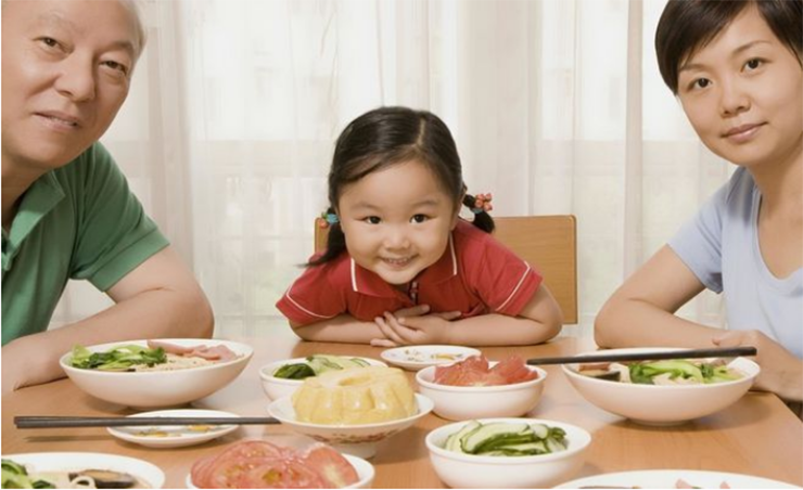 3 thói quen xấu khi ăn khiến trẻ khó hòa đồng, bị xa lánh - 4