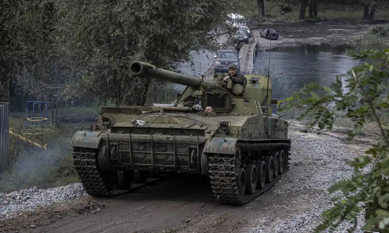 Xe tăng Ukraine ở Kharkiv (ảnh: Reuters)