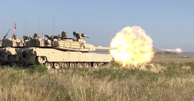 M1 Abrams do Mỹ sản xuất hiện vẫn là xe tăng chủ lực hàng đầu thế giới.