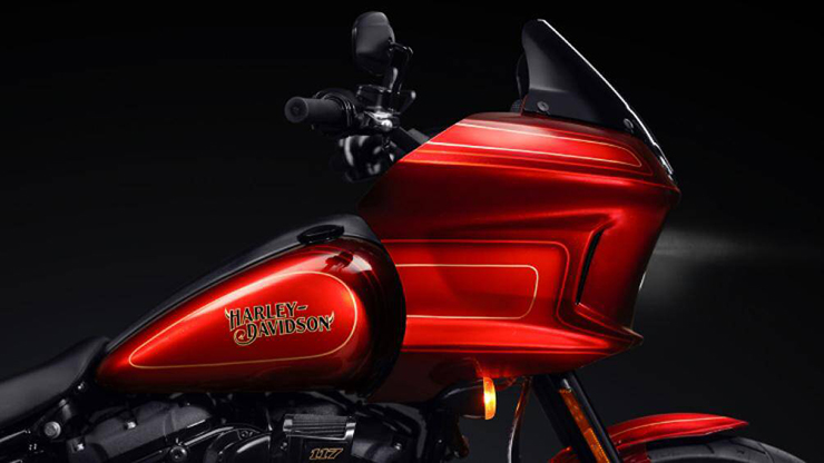 Các lớp màu El Diablo Bright Red, Bright Red Sunglo, El Diablo Dark Red, Dark Red Pearl và El Diablo Dark Red Metallic tạo cho chiếc xe chiều sâu về màu sắc
