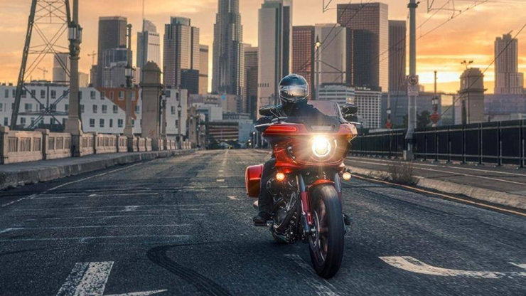 Sức mạnh của “khủng long” Low Rider EI Diablo tiếp tục đến từ bộ động cơ Milwaukee-Eight 117 V-Twin, dung tích 1923cc, cho công suất tối đa 103 mã lực
