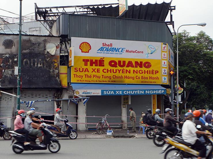Tin tức trong ngày - Lửa bao trùm tiệm sửa xe máy ở TP.HCM