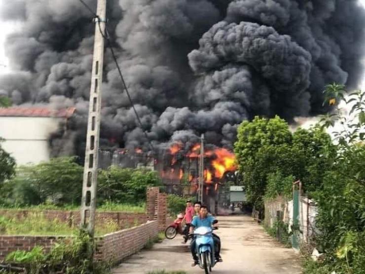 Vụ khói, lửa bao trùm xưởng chăn đệm ở Hà Nội: Mẹ cùng 2 con nhỏ không qua khỏi