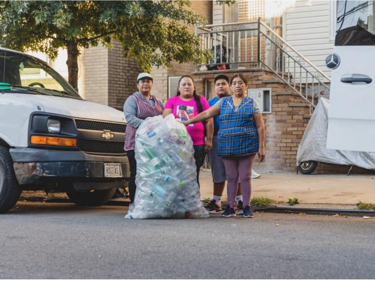 Kinh doanh - Thu nhập khủng của người phụ nữ nhặt ve chai ở New York