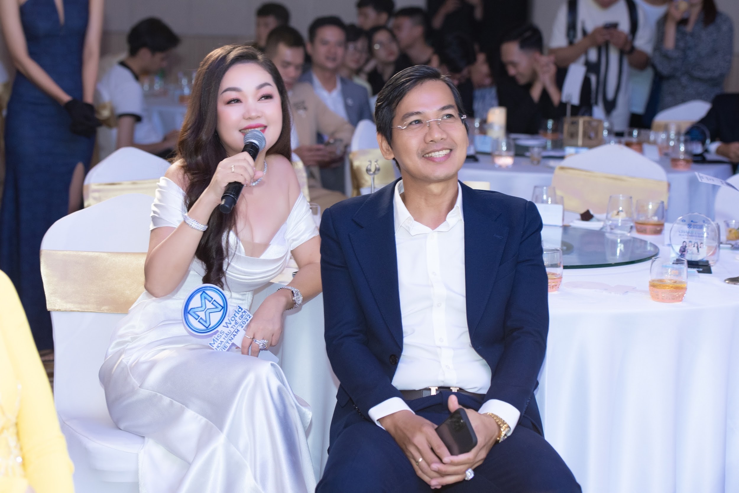 CEO Hoàng Thanh Nga mang những sản phẩm của Ngọc Châu Âu đến buổi quyên góp đấu giá từ thiện của Miss World Việt Nam 2022 - 2