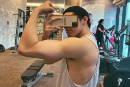 Đời sống Showbiz - "Thầy giáo sinh học" kiếm 1 tỷ/tháng vẫn độc thân, đời thường hot thế nào?