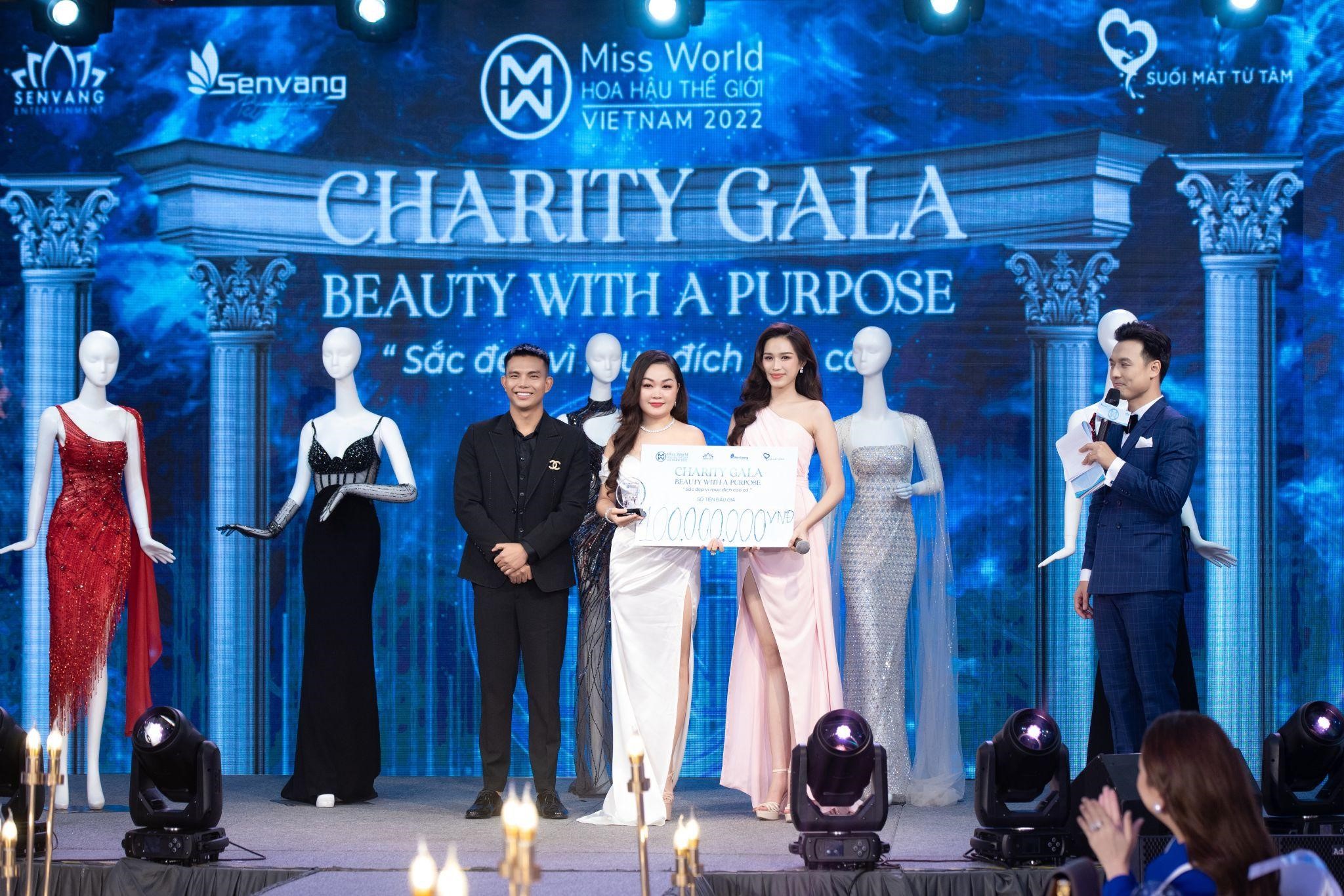 CEO Hoàng Thanh Nga mang những sản phẩm của Ngọc Châu Âu đến buổi quyên góp đấu giá từ thiện của Miss World Việt Nam 2022 - 5