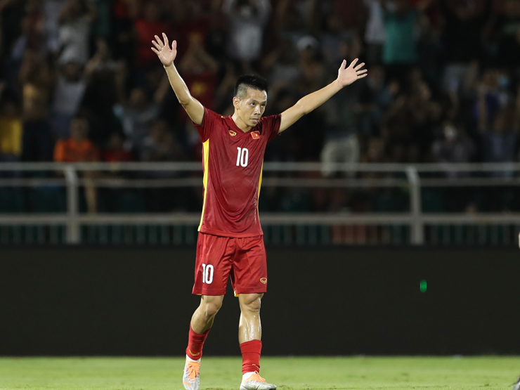 Bóng đá - Vỡ òa Văn Quyết ghi bàn xé lưới Singapore trận tái xuất ĐT Việt Nam