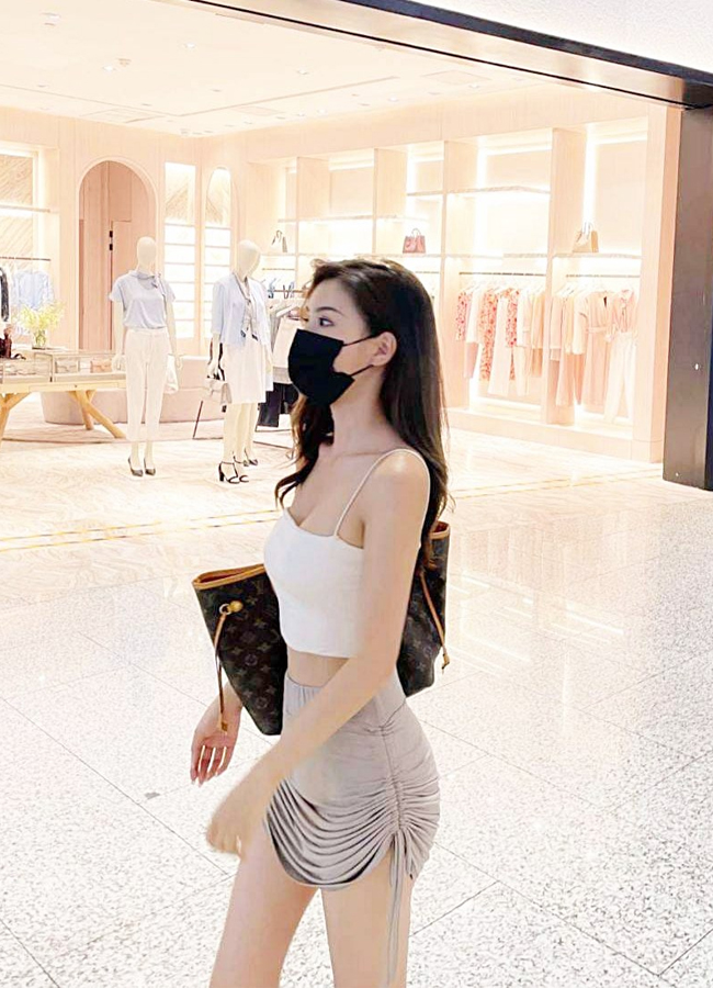 Một số nhân viên sân bay khuyên hành khách không nên mặc quá ngắn vì lý do bất tiện.
