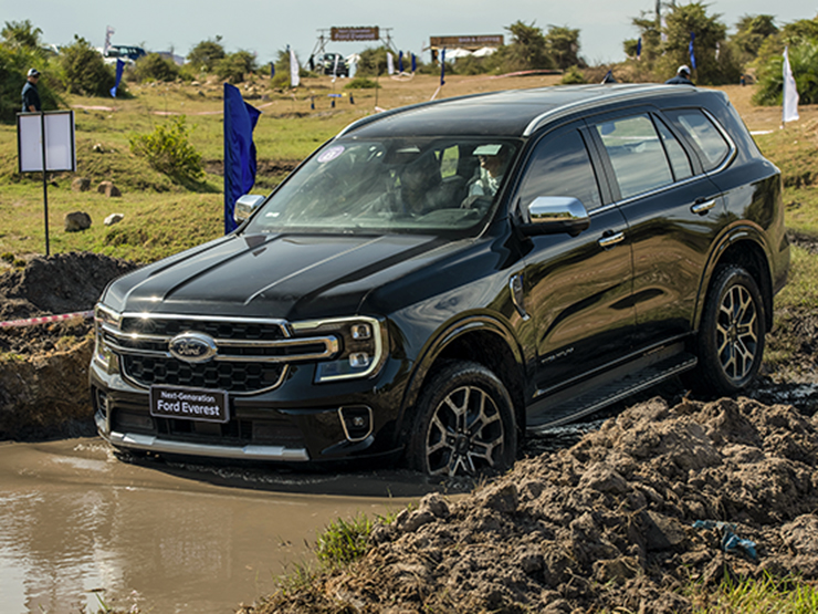 Ford Everest vượt xa doanh số các xe khác dù bị tình trạng "Mua bia kèm lạc" - 1