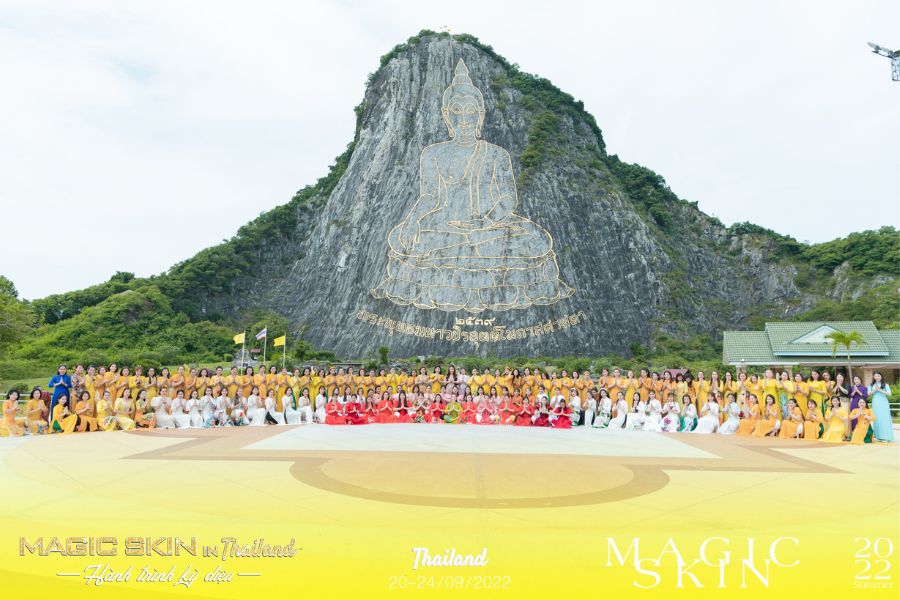 Hàng trăm tà áo dài Việt tung bay trên đất Thái Lan - Niềm tự hào của dân tộc Việt Nam