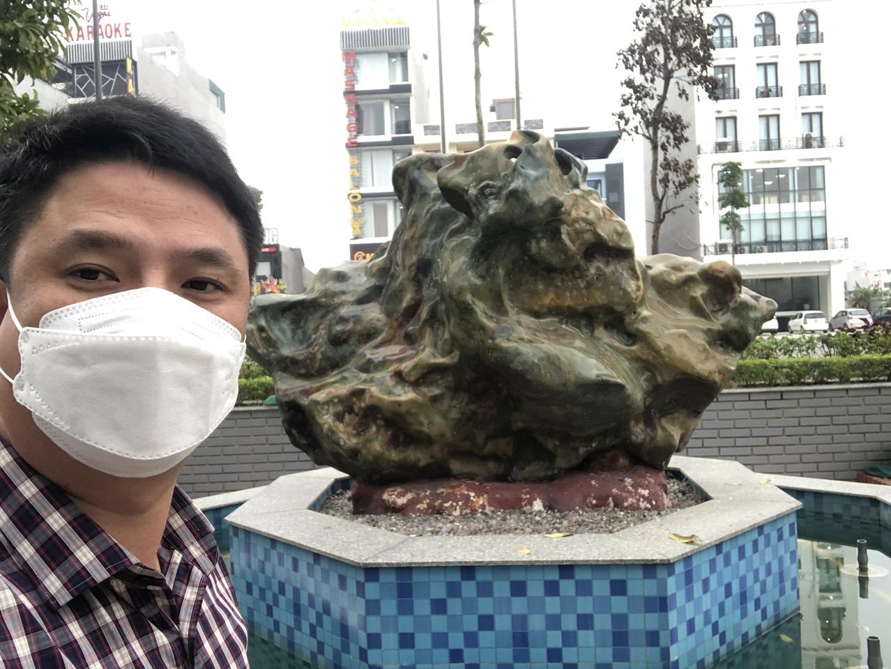 Tác Phẩm “Bản Đồ Hình Chữ S” đá Mã Não nặng hơn 3 tấn, chế tác trong 165 ngày, được đặt tại Chi cục Thuế Tỉnh Bắc Ninh, đường Lý Anh Tông, P Võ Cường, Tp Bắc Ninh, Tỉnh Bắc Ninh.