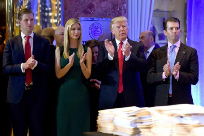 Ông Donald Trump và ba con Eric (trái), Ivanka (giữa) và Donald Jr., năm 2017. Ảnh: Reuters