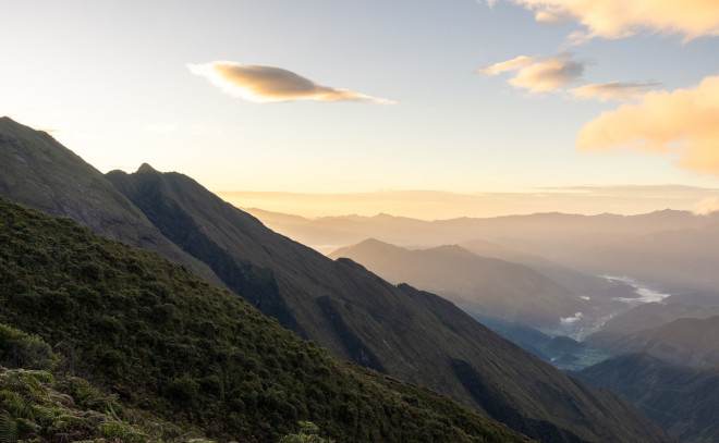 Lên đỉnh Tà Chì Nhù ngắm hoa Chi Pâu tím cả màu hoàng hôn - 2