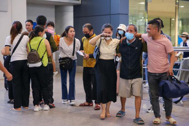 37 ngư dân Quảng Nam bị Malaysia bắt giữ đã về nước - 6