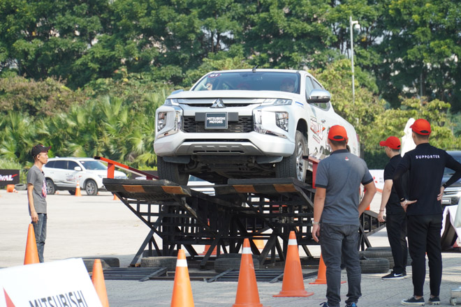 Trải nghiệm loạt xe Mitsubishi trên các sa hình thử thách tay lái ở Hà Nội - 1