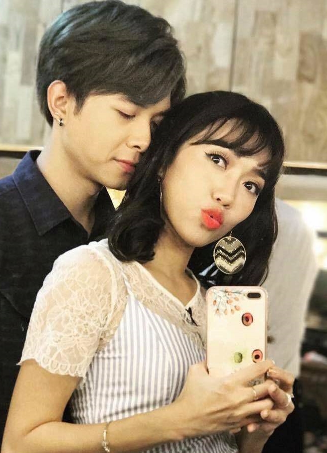 Trước đó, nếu ngôi sao gốc Phan Thiết tiết lộ yêu Anh Tú vì đẹp trai thì soái ca này lại "say nắng" cô nàng vì sự tích cực, vui vẻ, luôn tràn đầy năng lượng.
