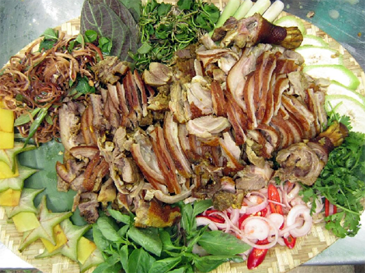 Thịt chồn hương là&nbsp;đặc sản nổi tiếng ở các nhà hàng, có thể chế biến thành nhiều món ăn như xào lăn, nướng, hấp…&nbsp;
