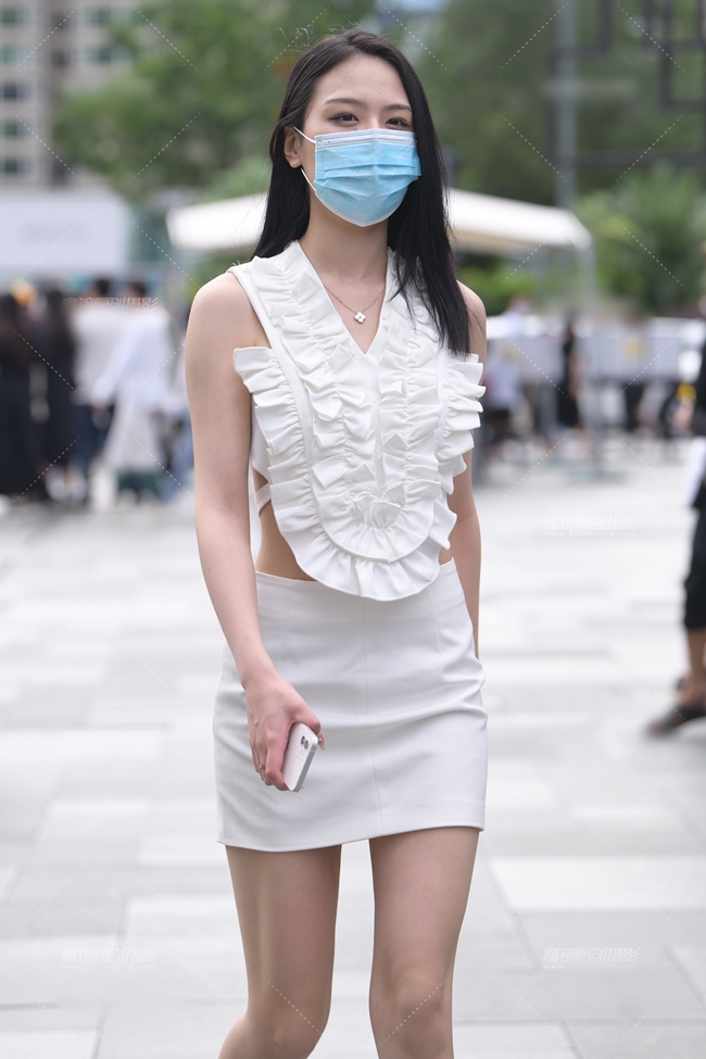 Bộ đồ khá thời thượng và tạo được những ấn tượng thị giác.&nbsp;
