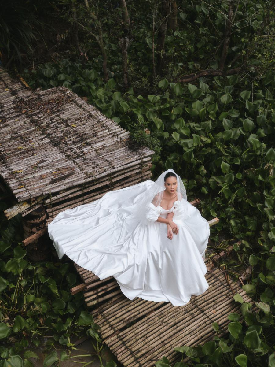 Hoa hậu Ngọc Châu kiêu sa trong váy cưới của Lê Thanh Hòa - 5