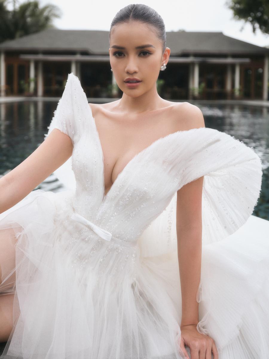 Hoa hậu Ngọc Châu kiêu sa trong váy cưới của Lê Thanh Hòa - 7