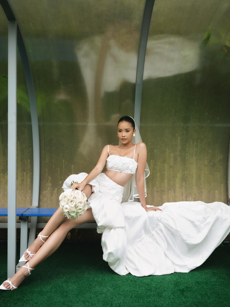 Hoa hậu Ngọc Châu kiêu sa trong váy cưới của Lê Thanh Hòa - 4