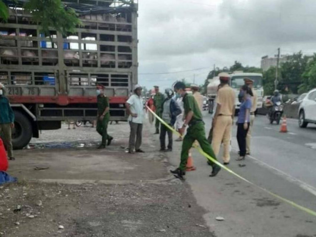 Tin tức trong ngày - Nam thanh niên tử vong sau va chạm xe tải chở lợn trên QL1 qua Quảng Trị