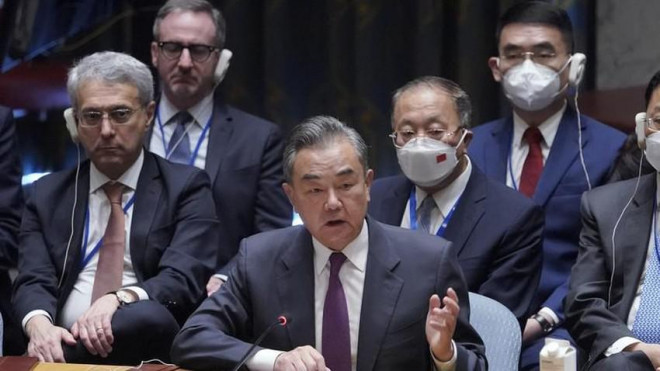 Bộ trưởng Ngoại giao Trung Quốc Vương Nghị phát biểu trong cuộc họp Hội đồng Bảo an Liên Hợp Quốc về tình hình ở Ukraine vào hôm 22-9. Ảnh: AP