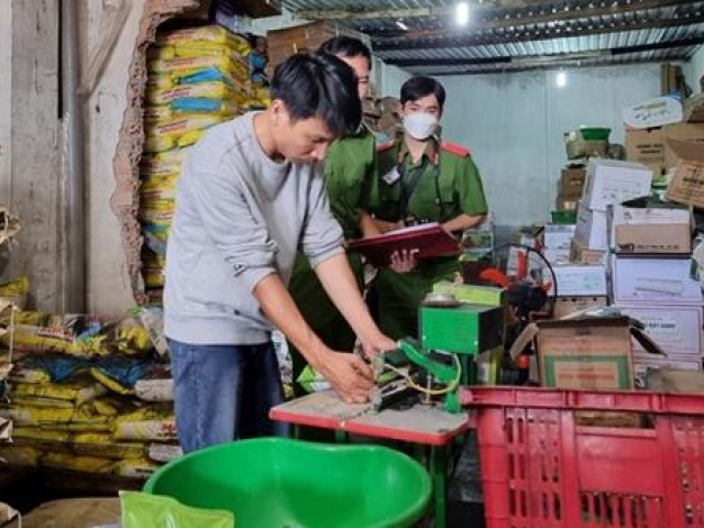 Thị trường - Tiêu dùng - Mua phân bón Trung Quốc rồi đóng nhãn hiệu Mỹ đem bán