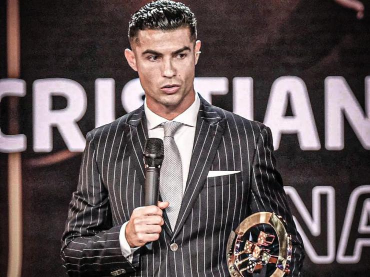 Ronaldo mơ dự EURO 2024 khi 39 tuổi, khoe giải chân sút vĩ đại nhất ĐTQG