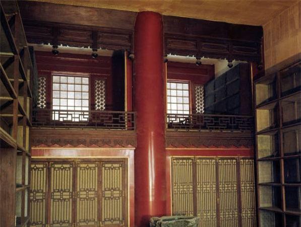 Thiết kế 2 tầng bên trong Càn Thanh Cung. 