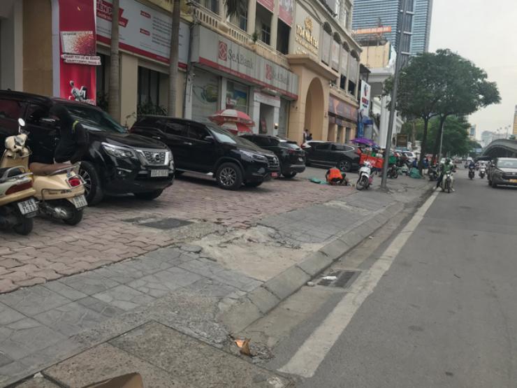 Pháp luật - Khởi tố tài xế taxi và nghi phạm sát hại thanh niên trên phố Láng Hạ