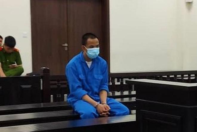 Nguyễn Văn Hiền bị đưa ra xét xử tại phiên tòa.